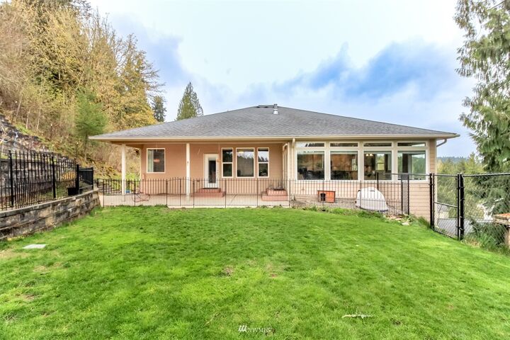 Property Photo: 16610 230th Street E WA 98338
