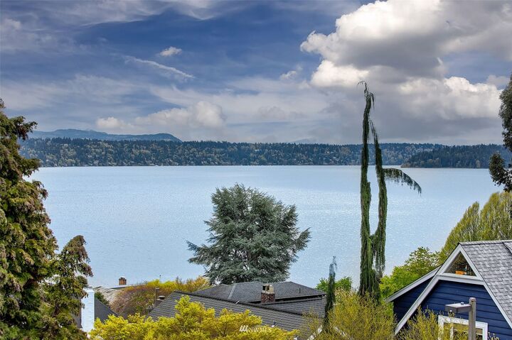 Property Photo:  1532 35th Avenue S  WA 98144