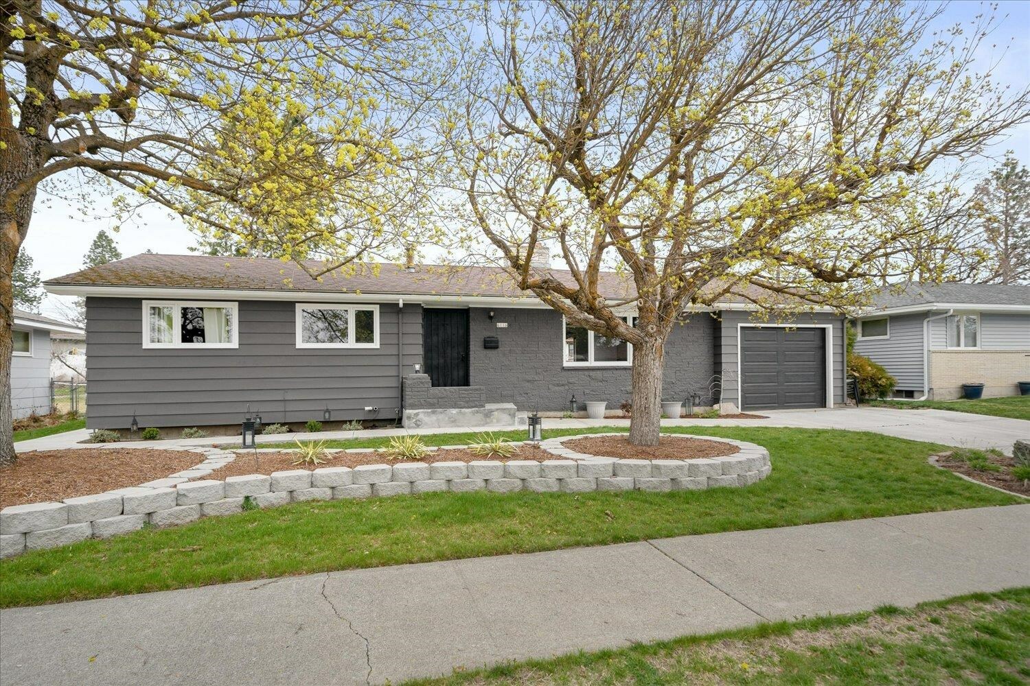 Property Photo: 6116 N Fleming St WA 99205-7474