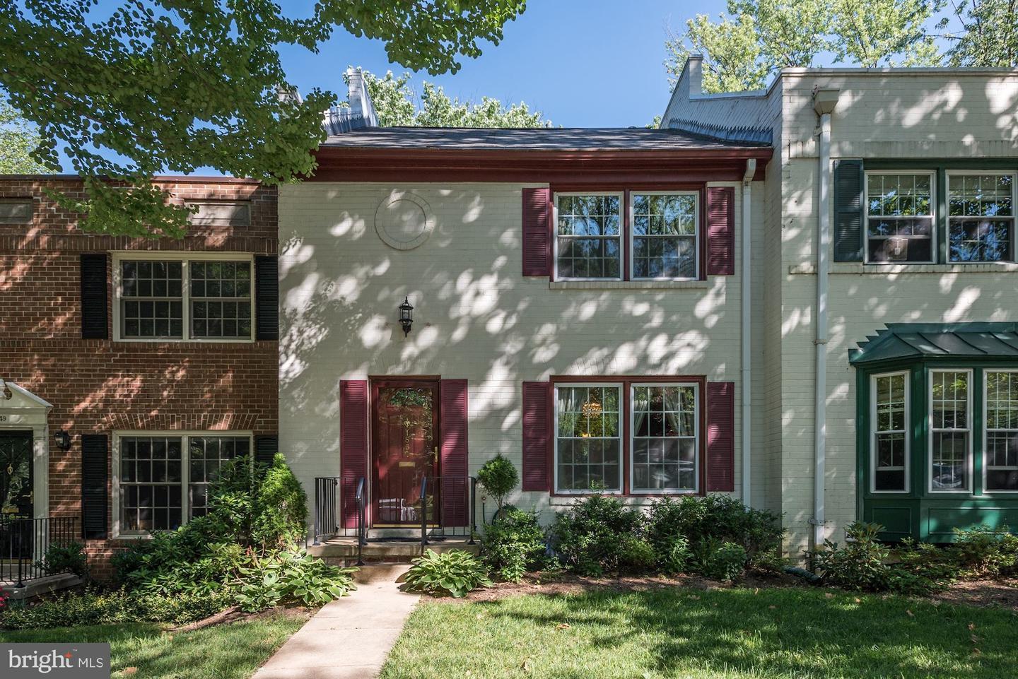 Property Photo: 1851 Wainwright Drive VA 20190