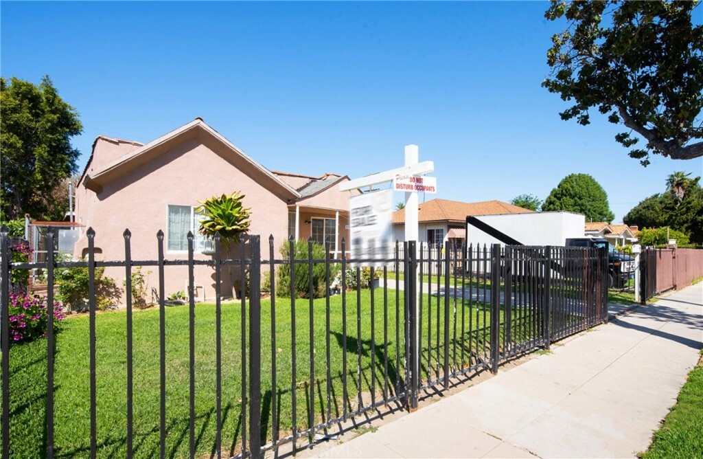 Property Photo: 1505 N Pearl Avenue CA 90221