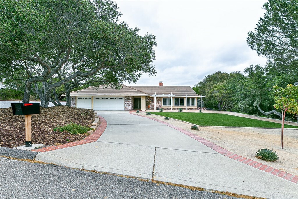 Property Photo: 463 Firestone Way CA 93436