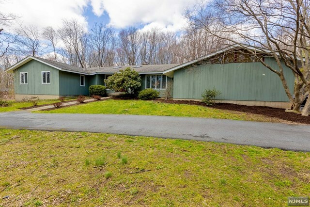 Property Photo:  94 Wehrli Road  NJ 07853 