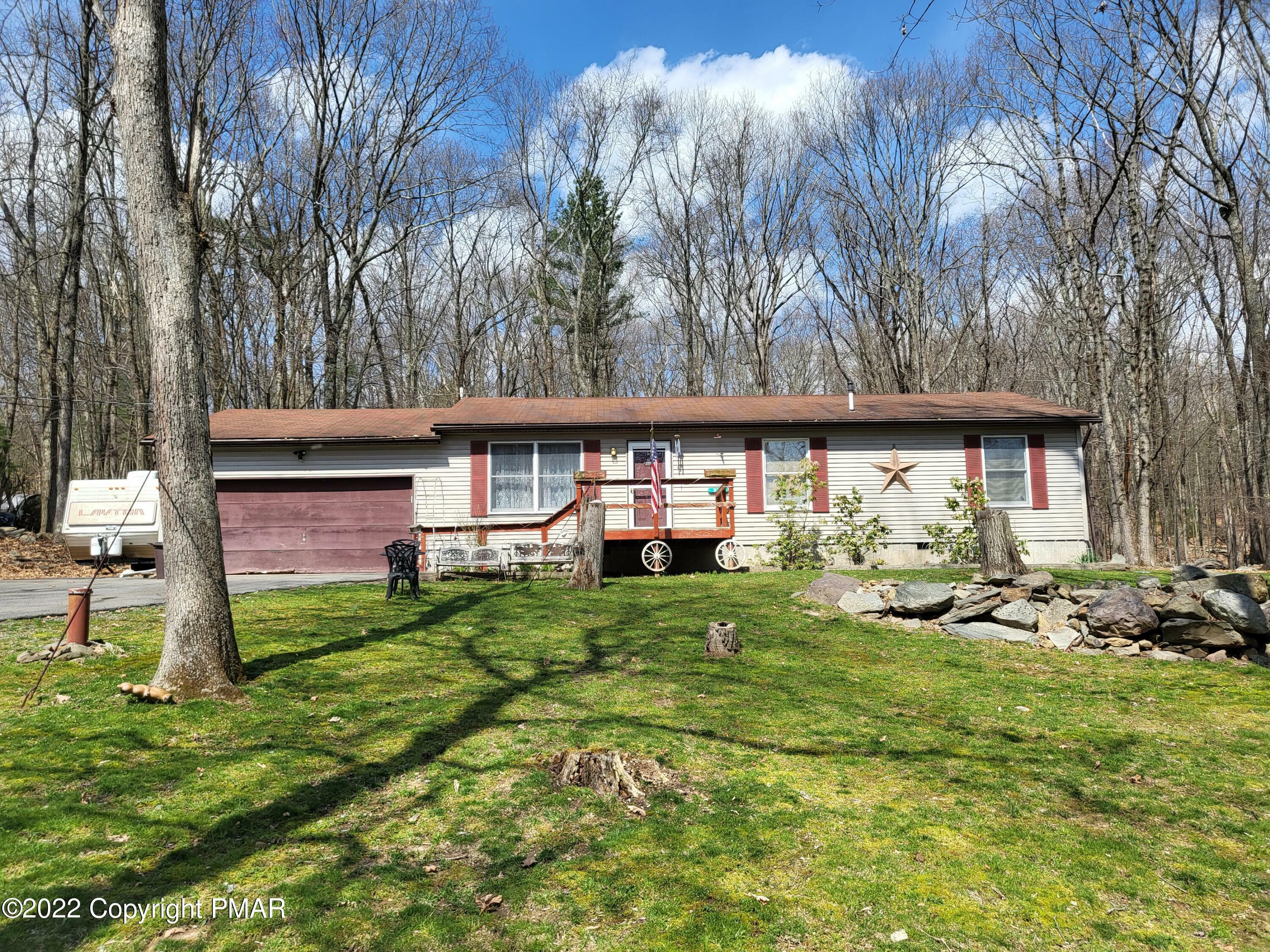 Property Photo:  204 Glenoak Dr  PA 18301 