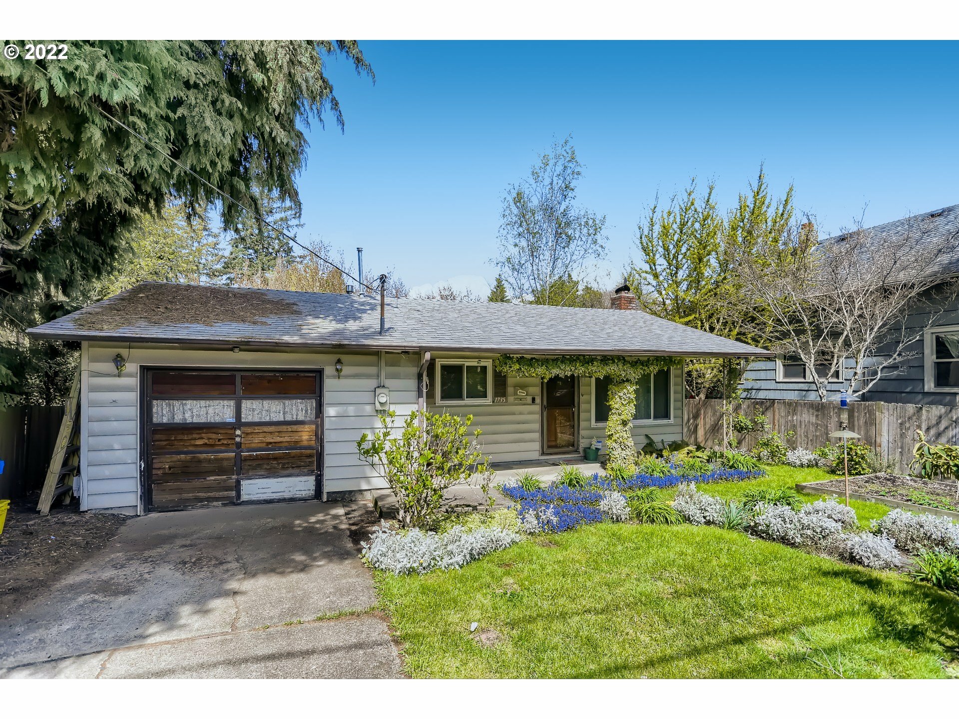 Property Photo: 1735 N Prescott St OR 97217