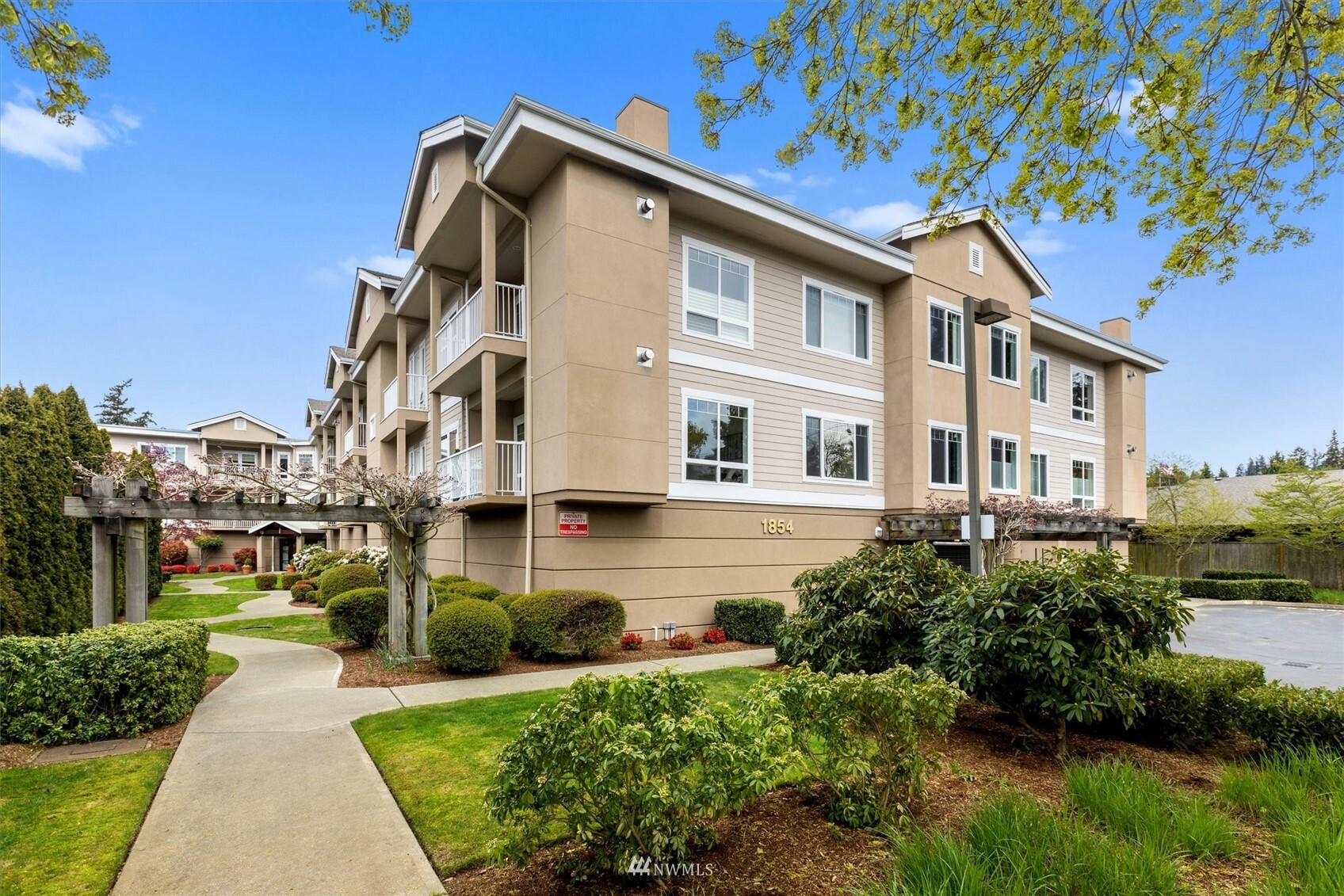 Property Photo:  1854 NW 195th Street 202  WA 98177 