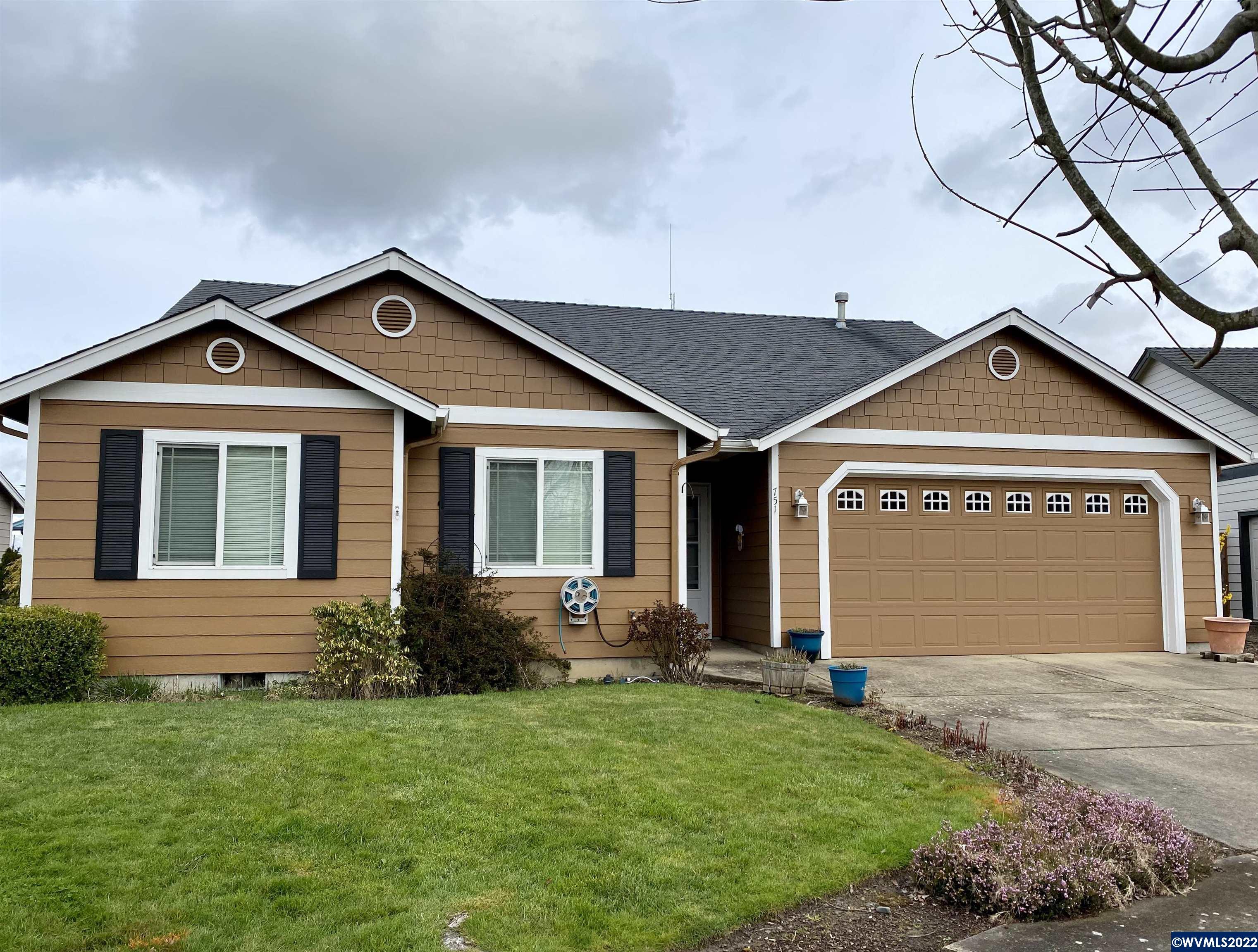 Property Photo: 751 North Ct OR 97071