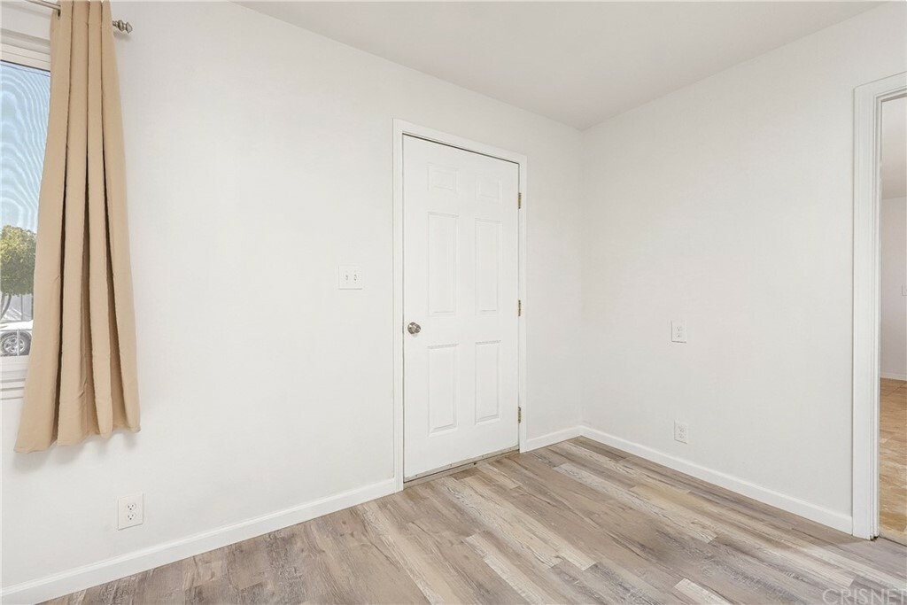 Property Photo:  1126 W Ovington Street  CA 93534 