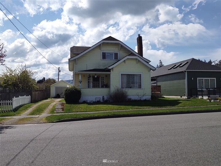 Property Photo:  1207 10th Street  WA 98221 