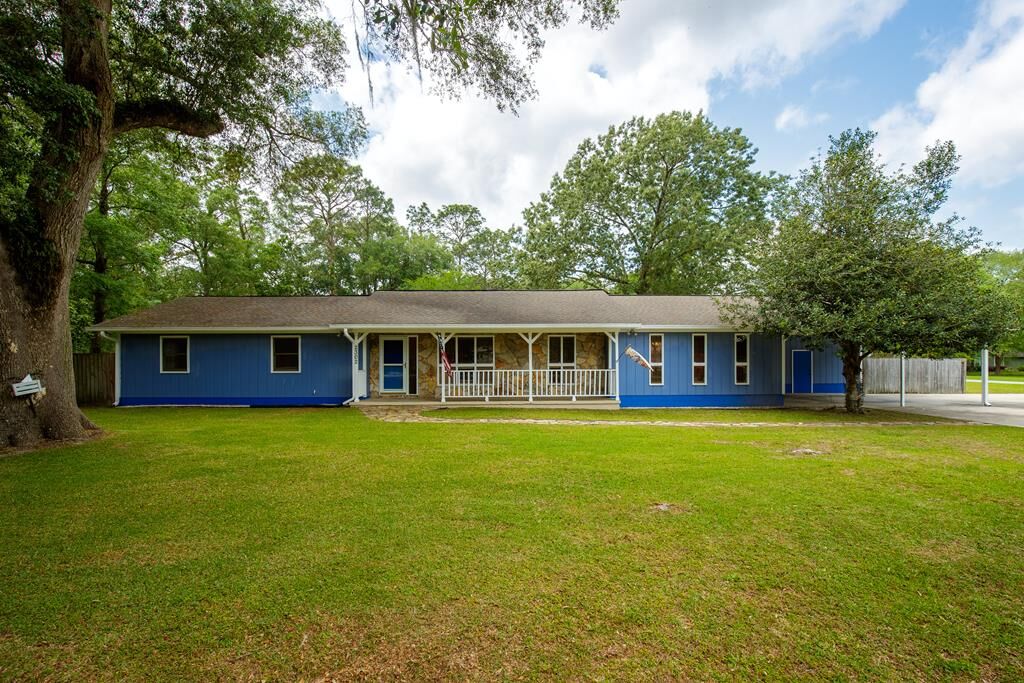 Property Photo:  2302 Oakwood Drive  GA 31601 
