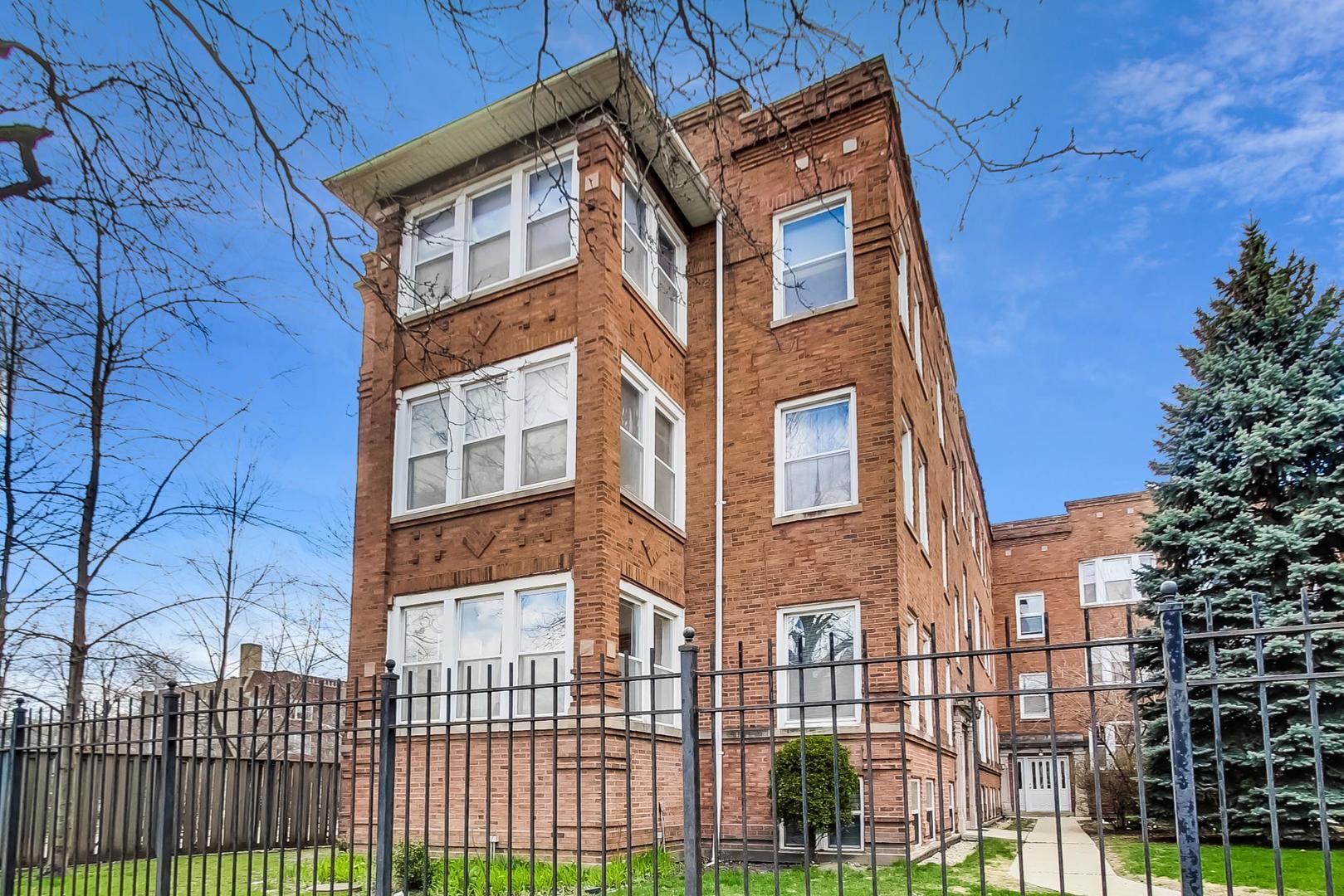 Property Photo: 4910 N Kedzie Avenue 1E IL 60625