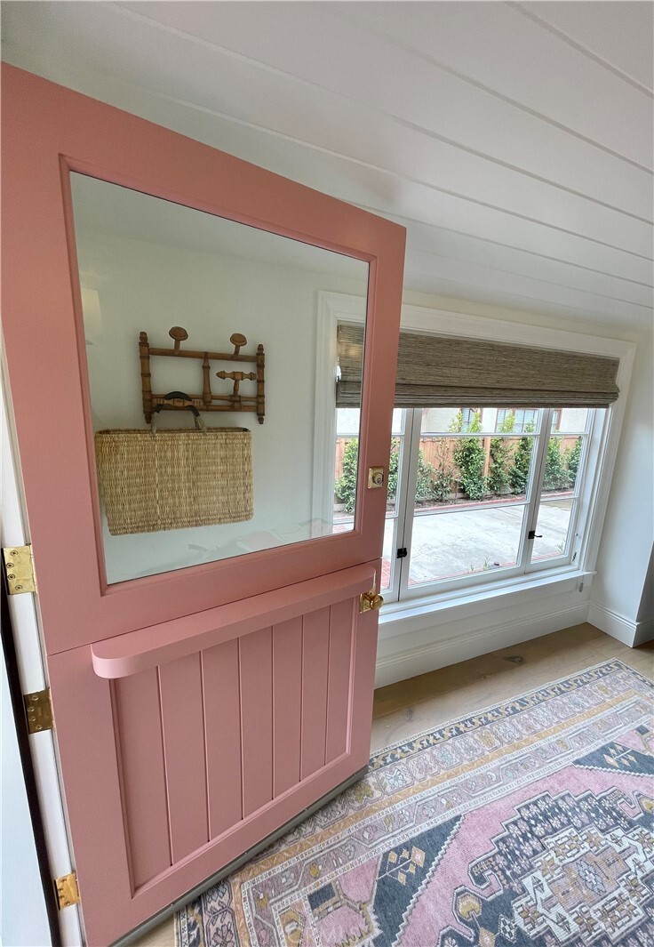 Property Photo:  520 Seaview Street  CA 92651 