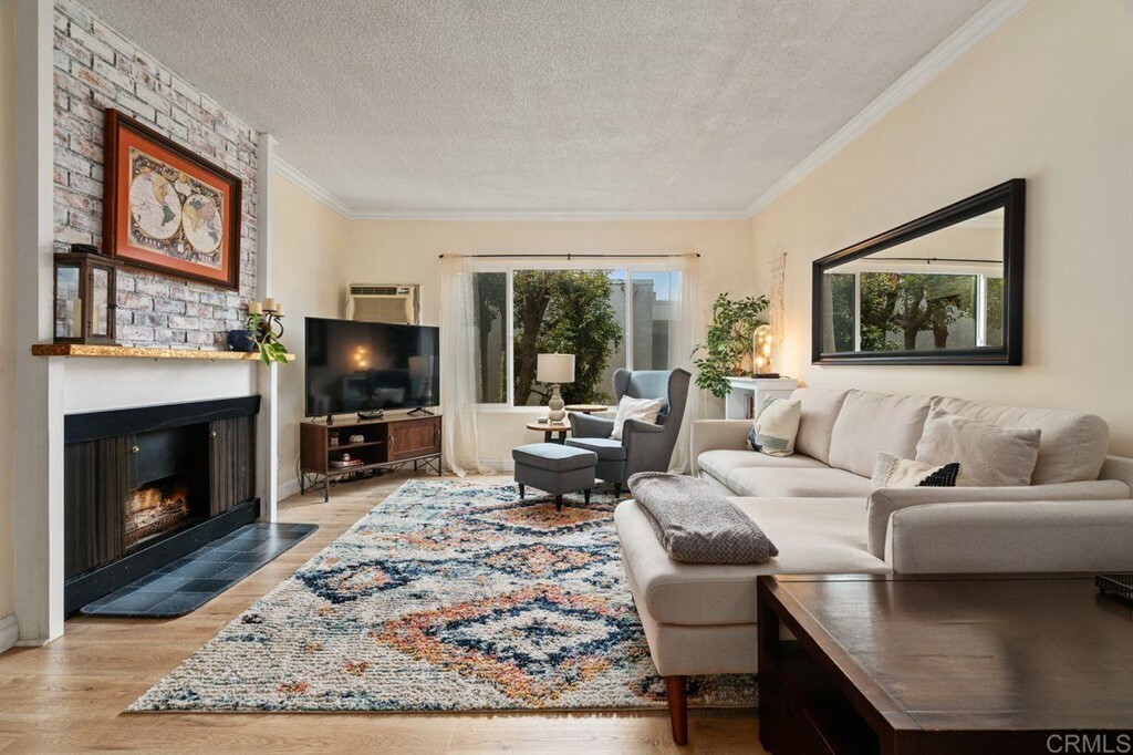 Property Photo: 1849 Greenfield Ave. 206 CA 90025