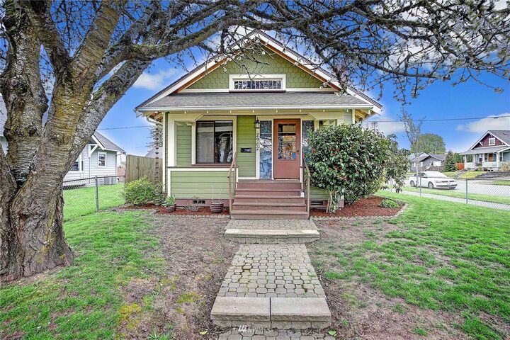 Property Photo: 2902 21st Street WA 98201
