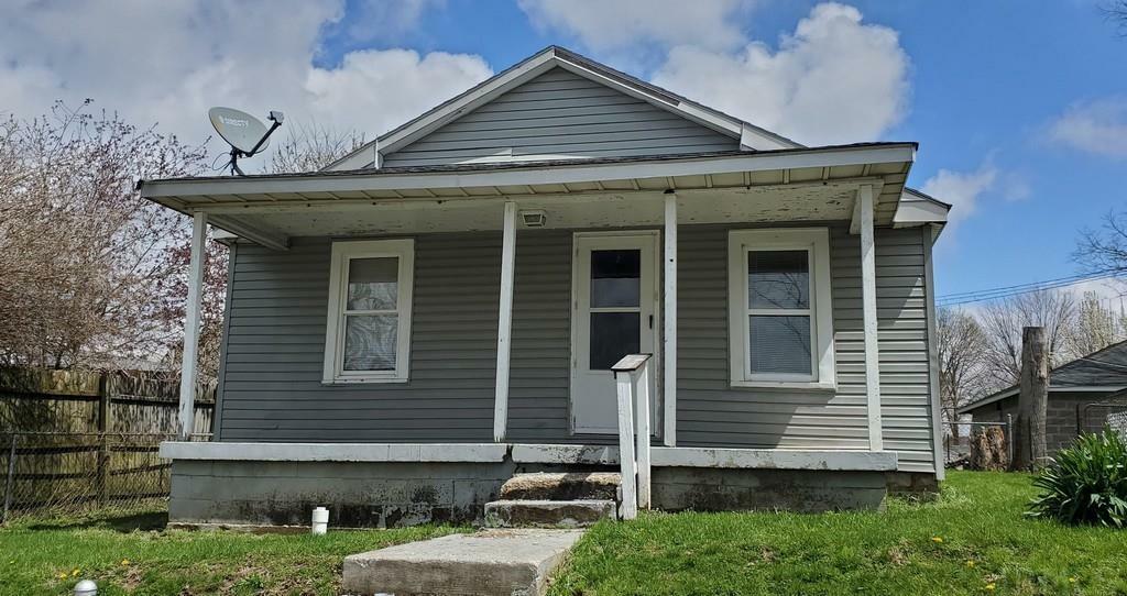 Property Photo:  1608 Irvin Street  IN 47362-2352 