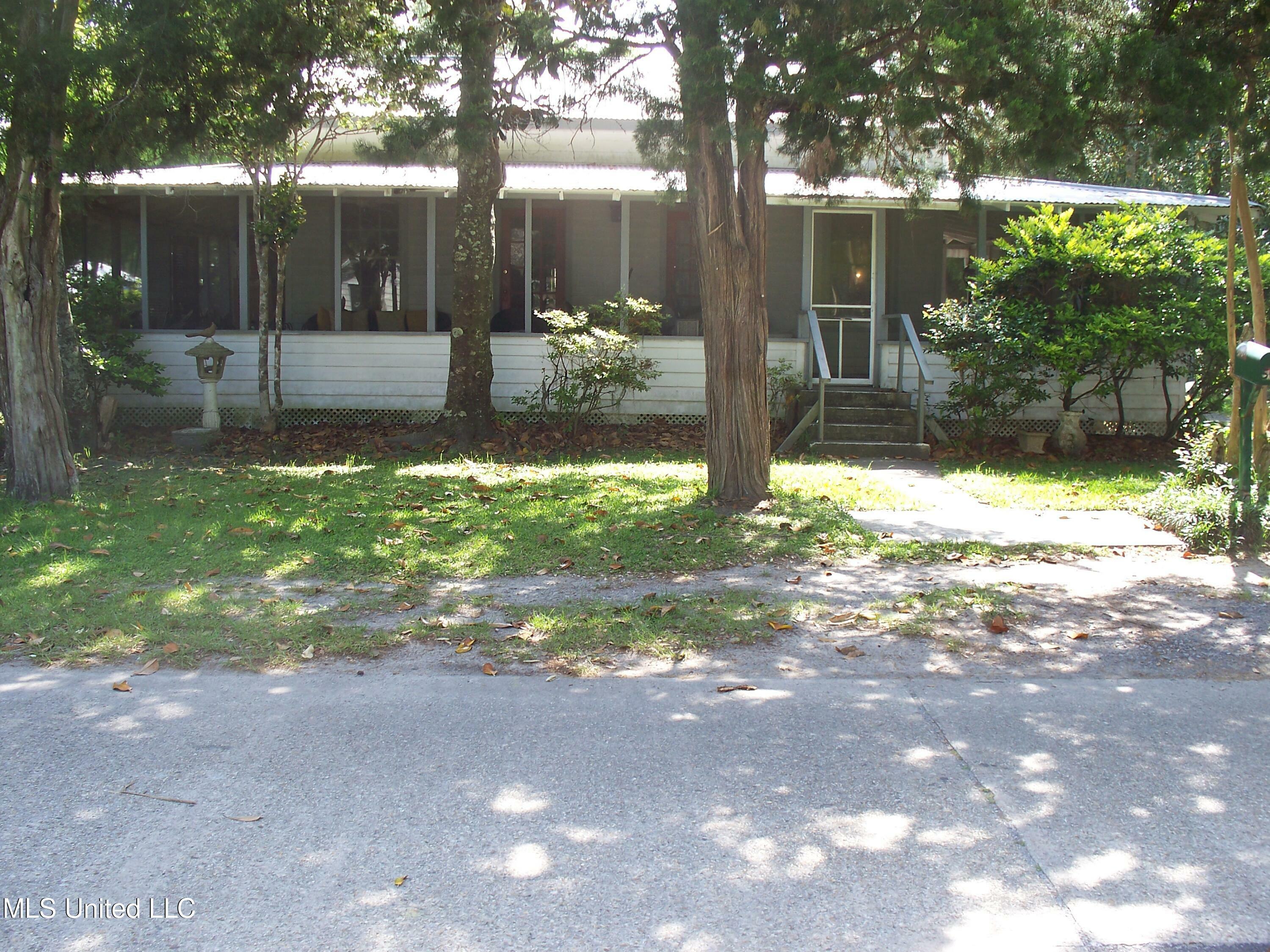 Property Photo:  506 Martin Avenue  MS 39564 