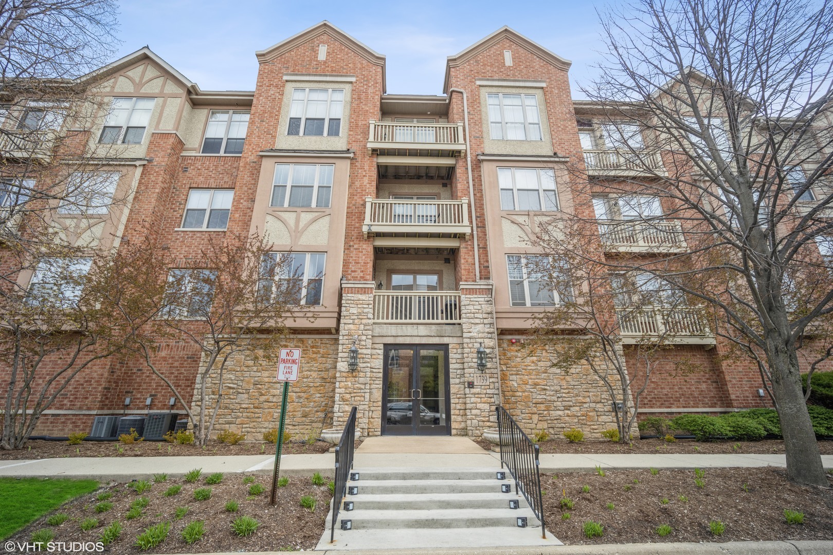 Property Photo: 1739 Tudor Lane 103 IL 60062