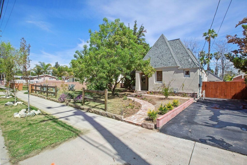 Property Photo:  10950 Haskell Avenue  CA 91344 