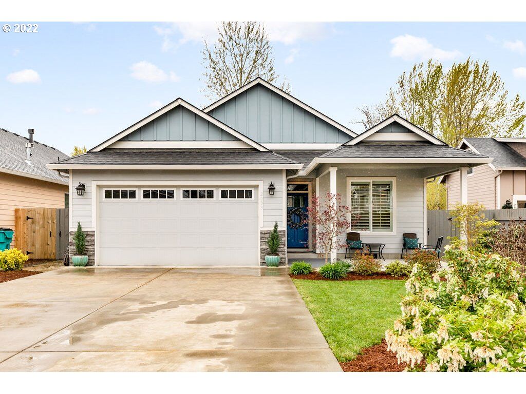 Property Photo:  2003 SW 7th Cir  WA 98604 
