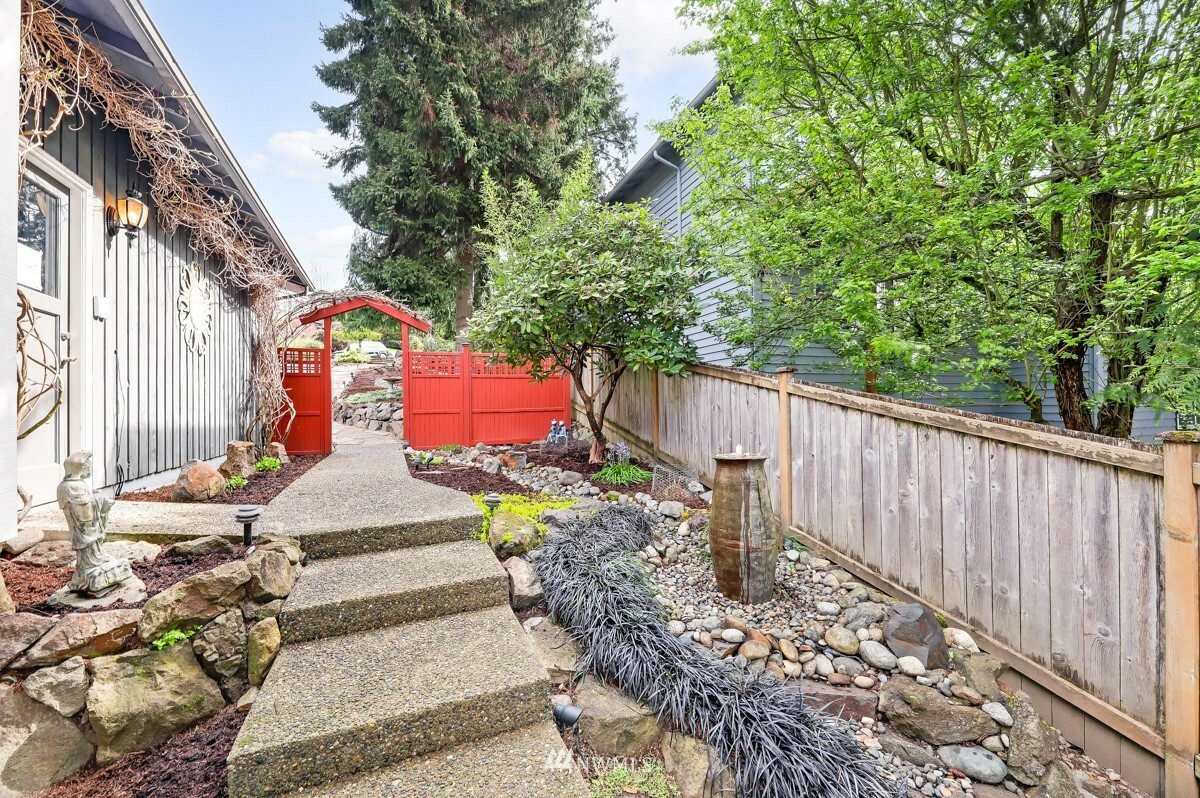 Property Photo:  8031 NE 112th Street  WA 98034 