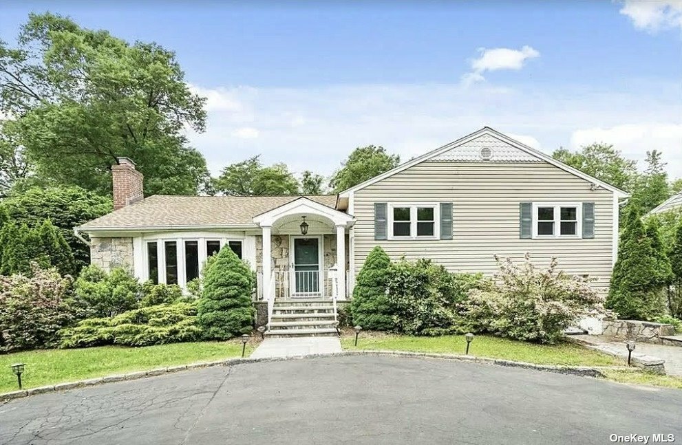 Property Photo:  197 Pinewood Road  NY 10530 