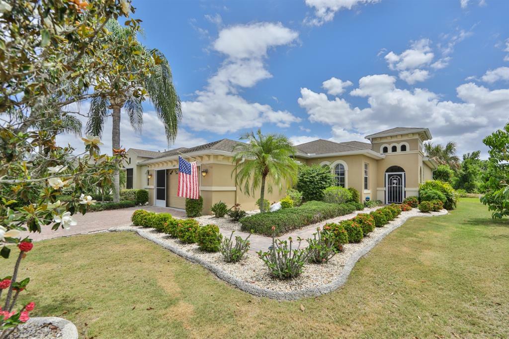 Property Photo:  1030 Regal Manor Way  FL 33573 