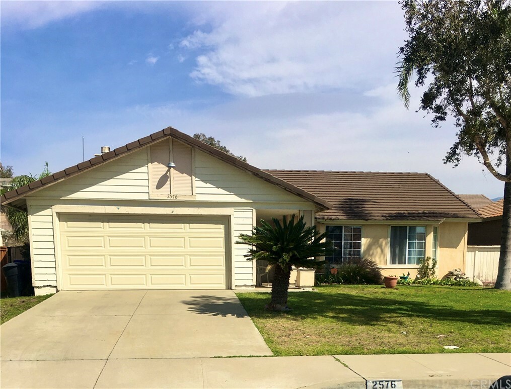 Property Photo:  2576 W Calle Vista Drive  CA 92377 