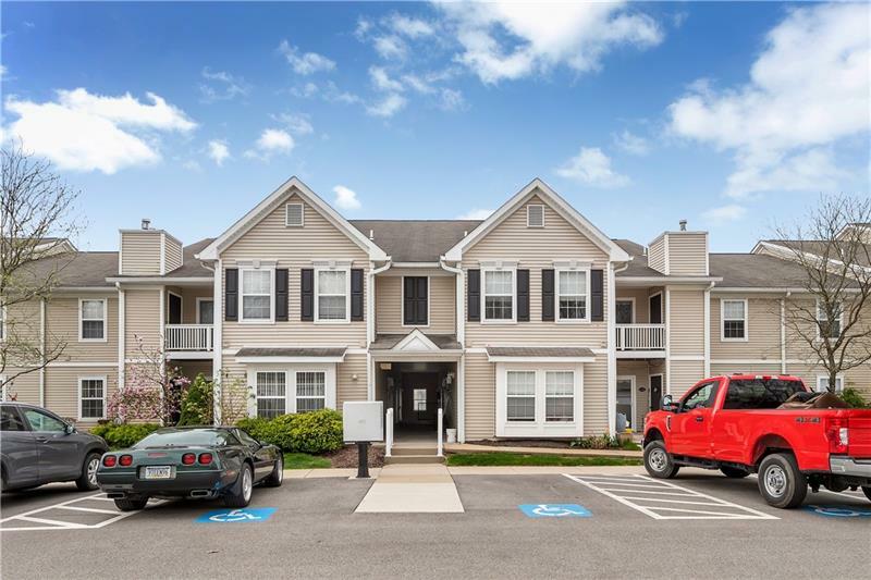 Property Photo:  1106 Lenox Oval  PA 15237 
