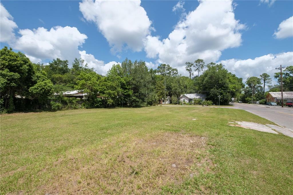 Property Photo:  203 NW 14th Avenue  FL 32601 