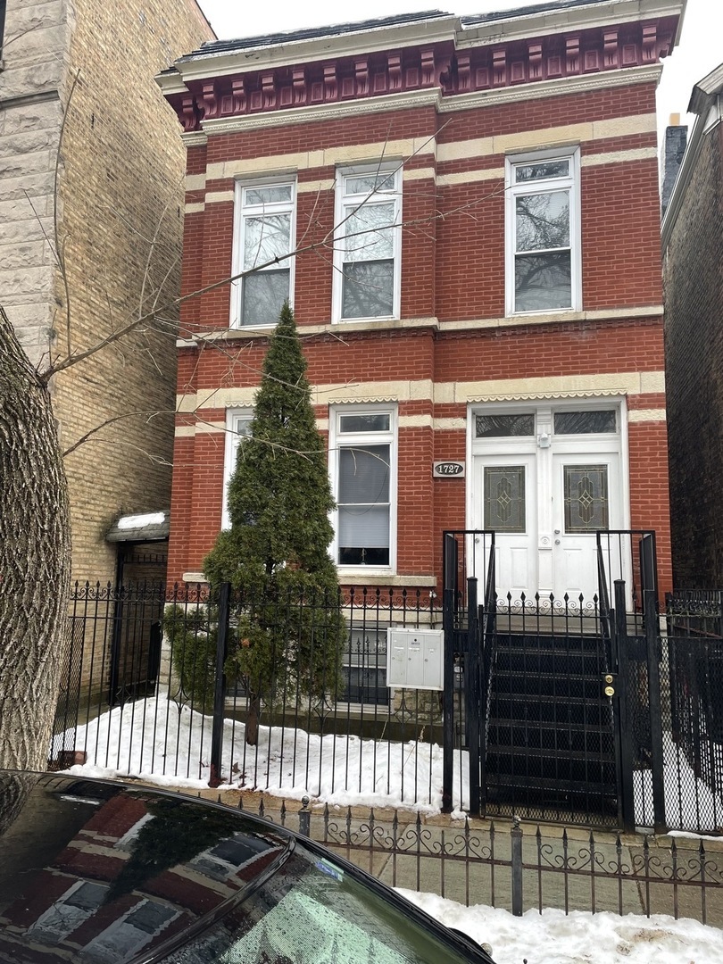 Property Photo:  1727 W Huron Street  IL 60622 