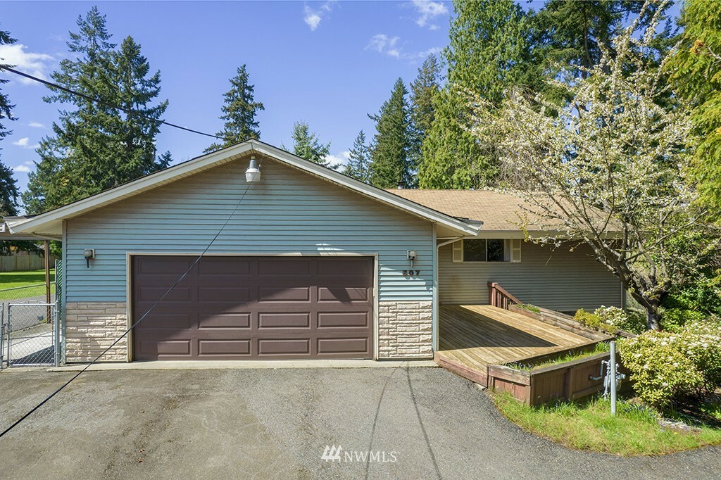 Property Photo:  807 Union Street NE  WA 98059 