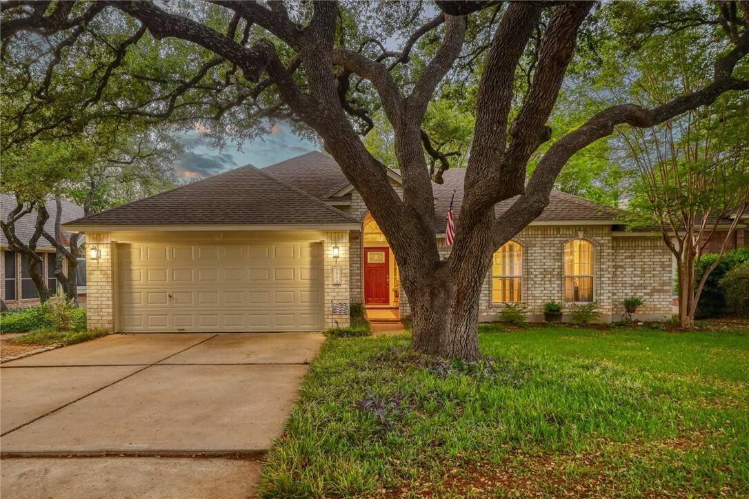 Property Photo:  923 Shannon Meadow Trail  TX 78613 