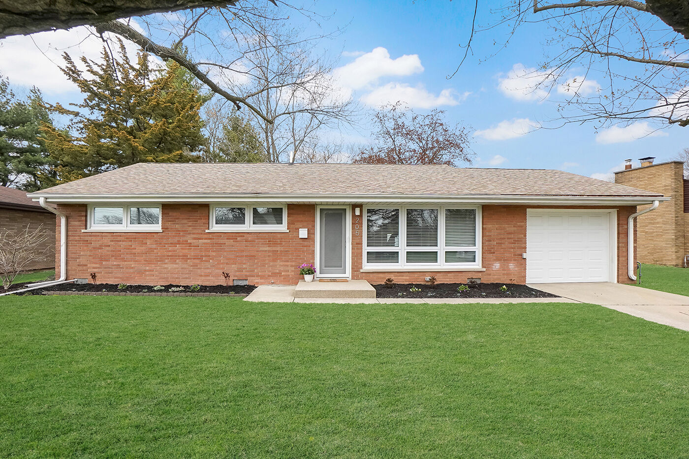 Property Photo:  205 Briar Lane  IL 60542 
