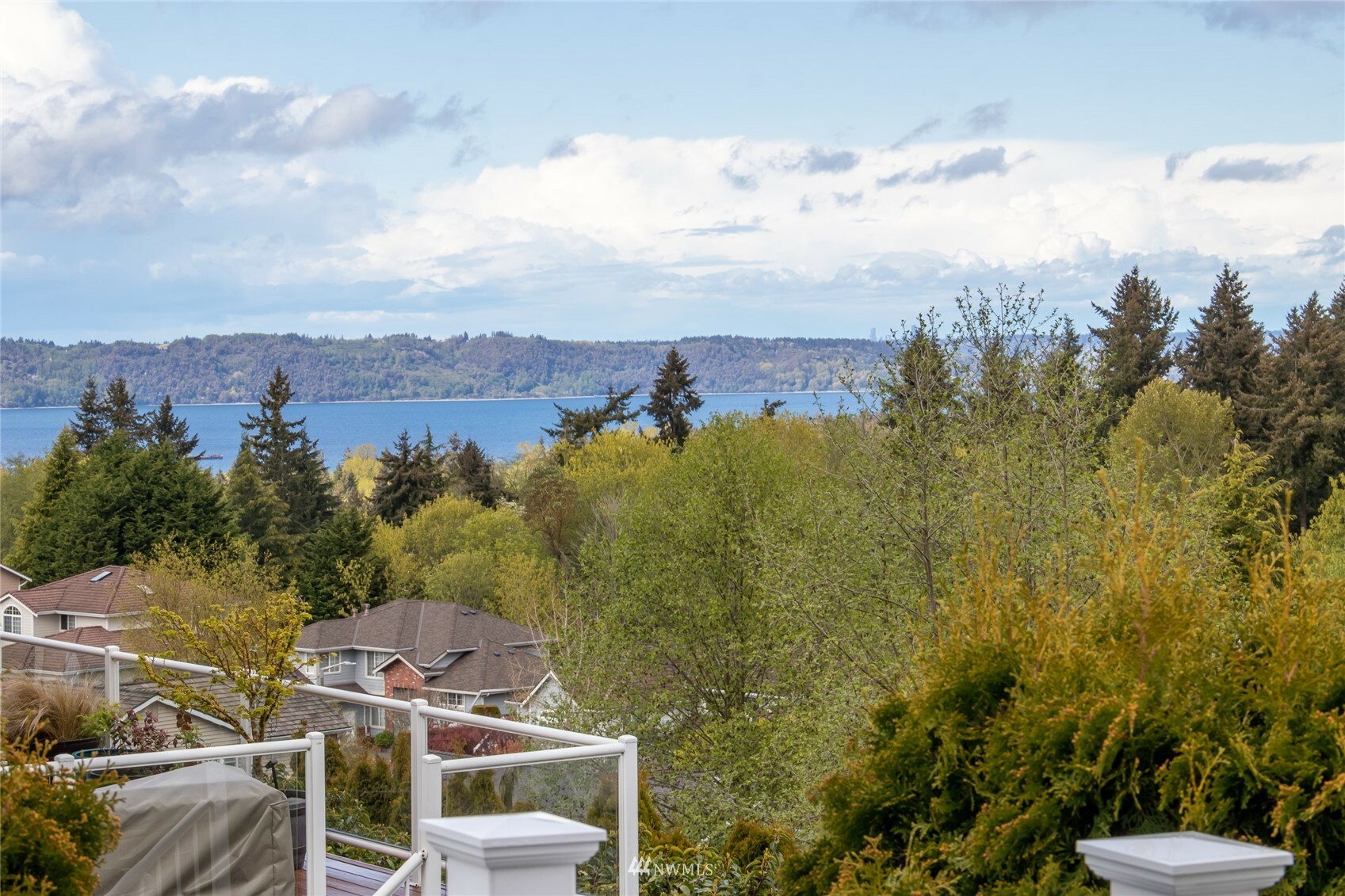 Property Photo:  5401 Chinook Drive NE  WA 98422 