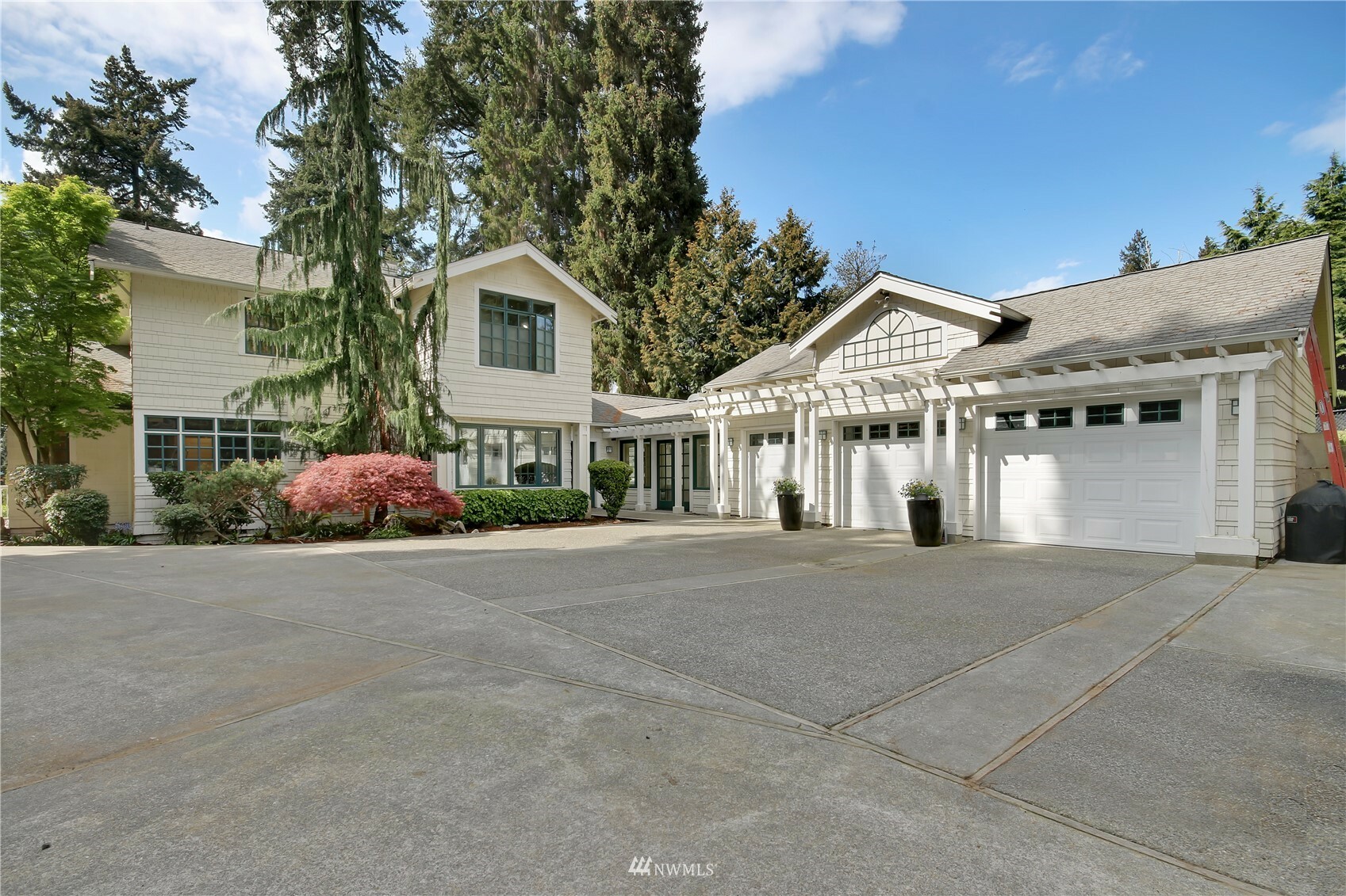 Property Photo:  16332 Maplewild Avenue SW  WA 98166 