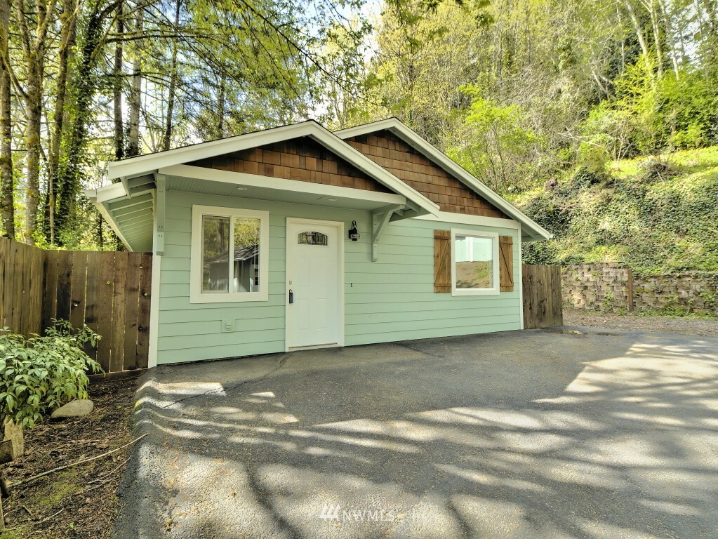 Property Photo:  111 Lorrain Court  WA 98528 