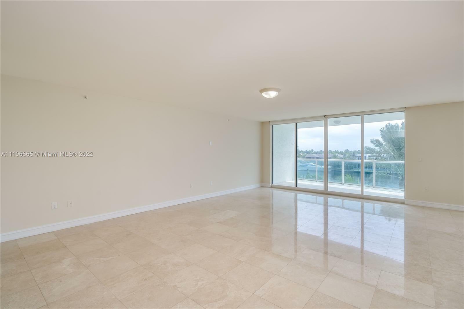 Property Photo: 20201 E Country Club Dr 404 FL 33180