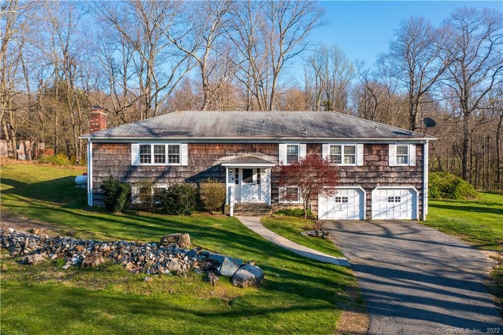 Property Photo:  16 Sturbridge Lane  CT 06525 