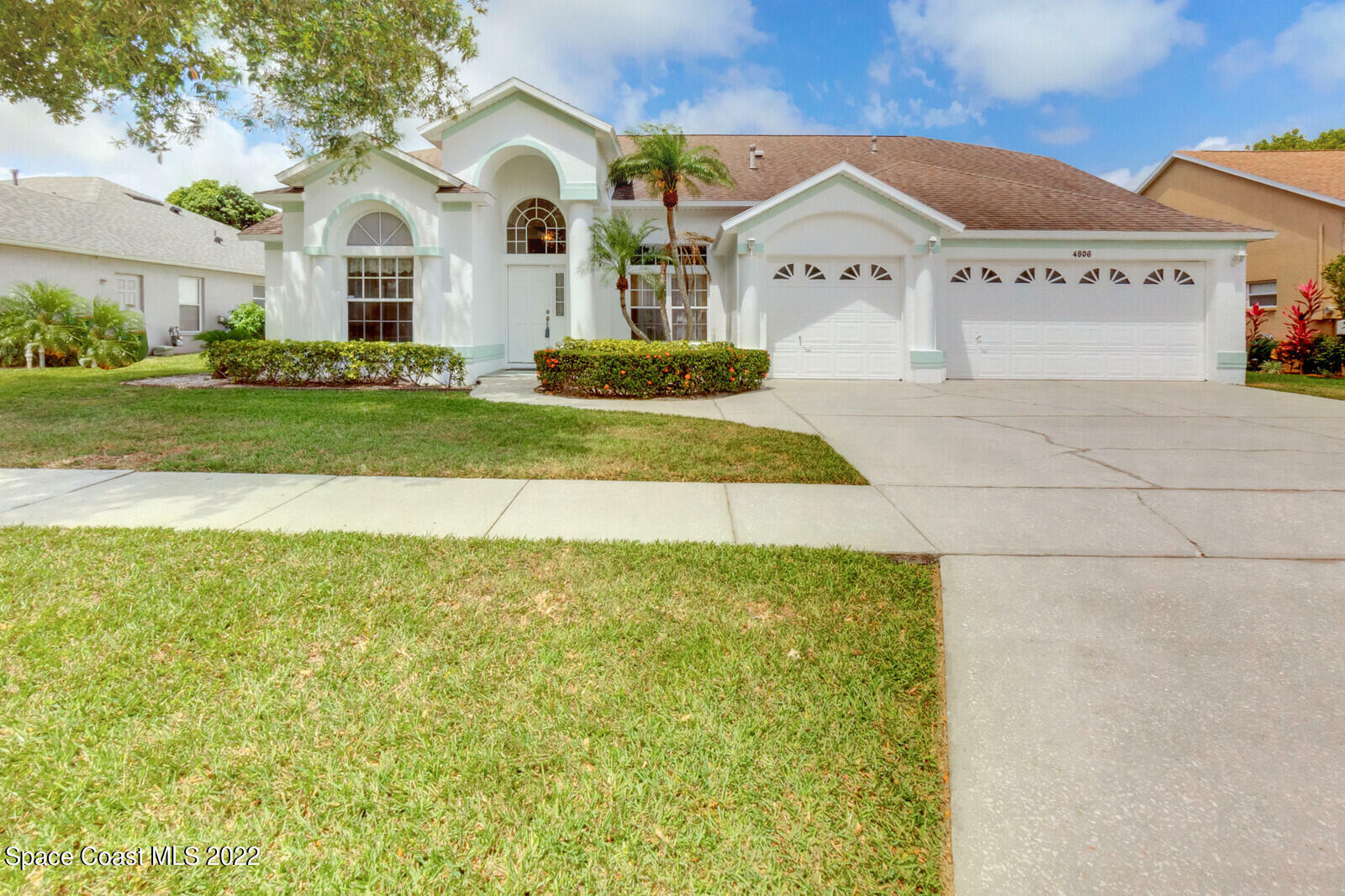 Property Photo:  4806 Springwater Circle  FL 32940 