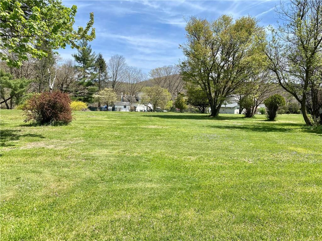 Property Photo:  36 Meadow Drive  PA 18343 