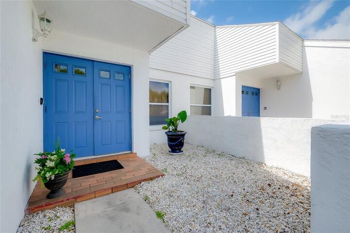 Property Photo:  519 Villas Drive  FL 34285 