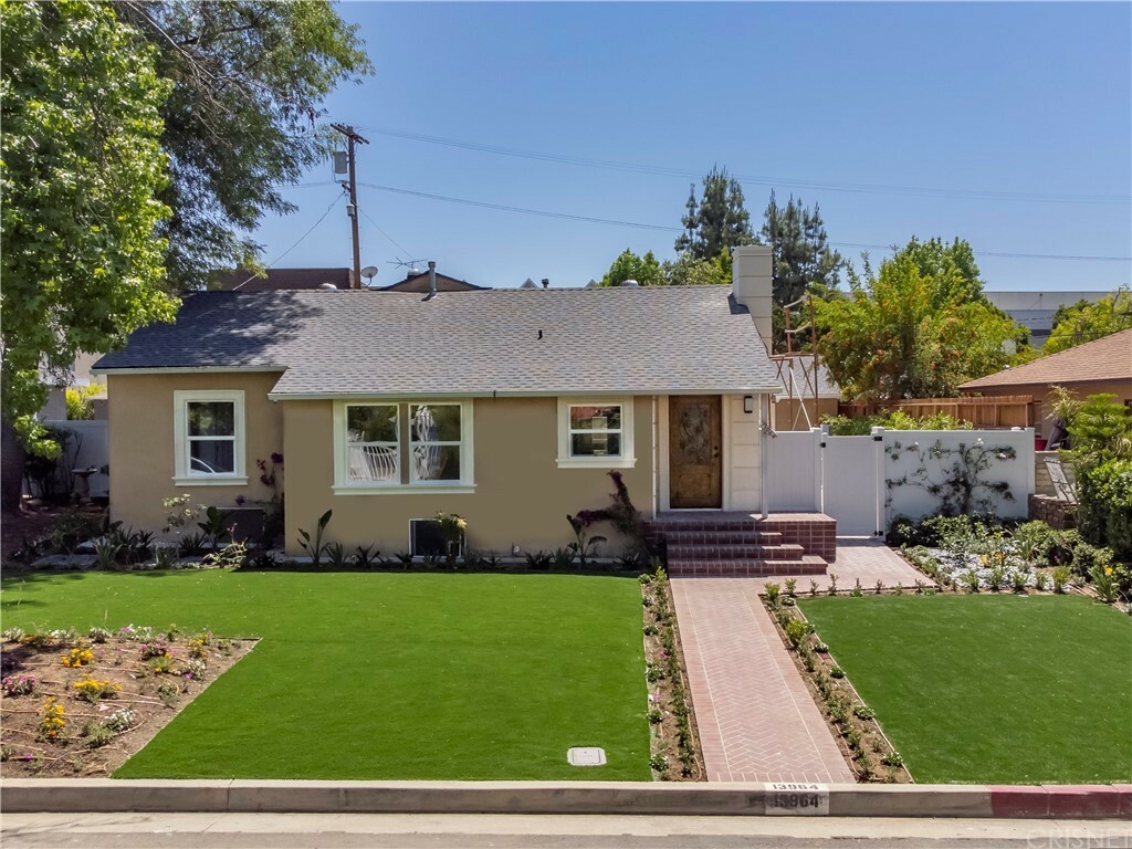 Property Photo:  13964 La Maida Street  CA 91423 