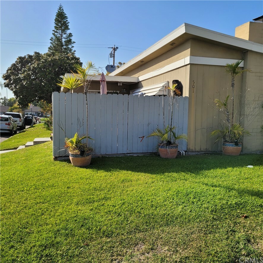 Property Photo:  501 Acacia Avenue  CA 92625 