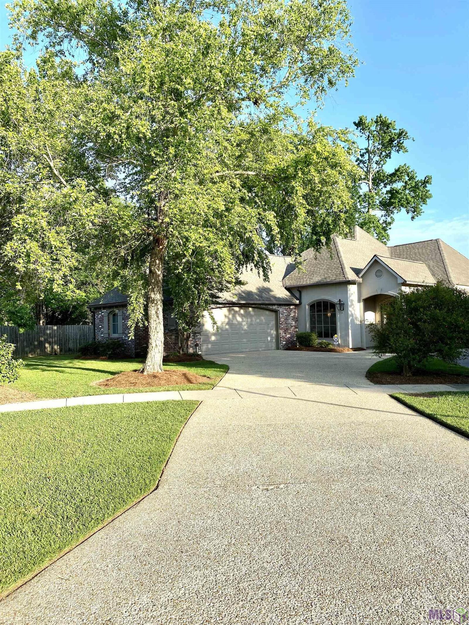 Property Photo:  5436 Heidis Pl  LA 70817 