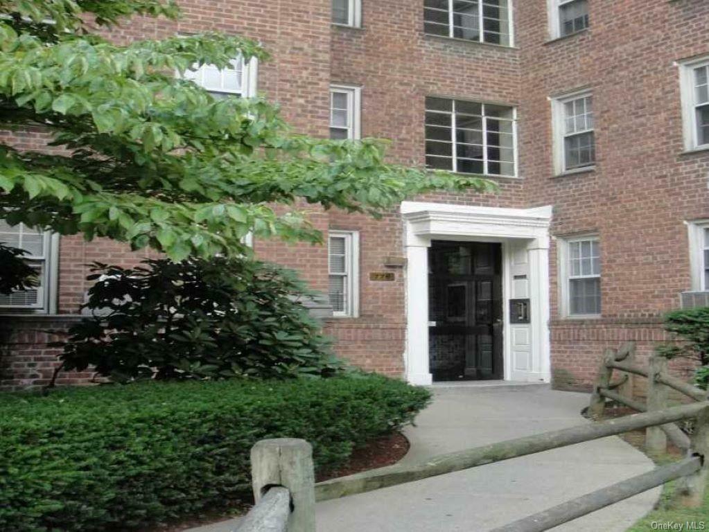 Property Photo:  776 Bronx River Road B-15  NY 10708 