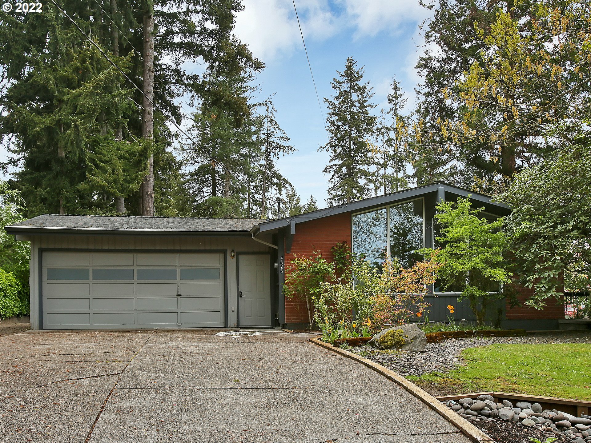 Property Photo:  4626 SW 53rd Ave  OR 97221 