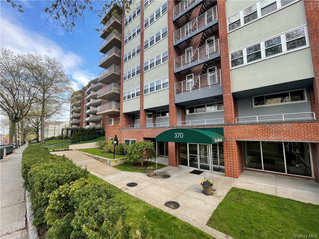 Property Photo:  370 Westchester Avenue 5B  NY 10573 