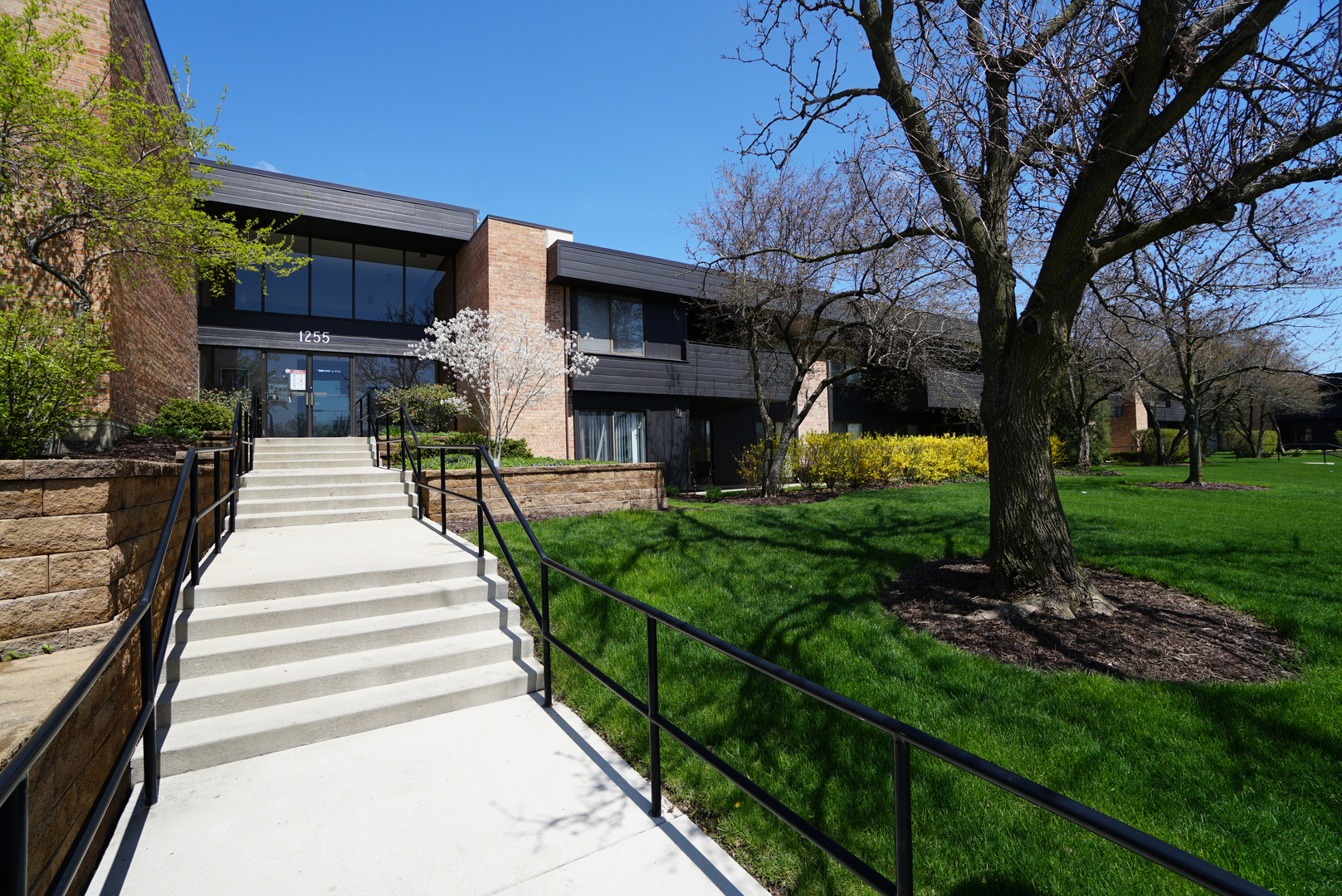 Property Photo: 1255 N Sterling Avenue 116 IL 60067