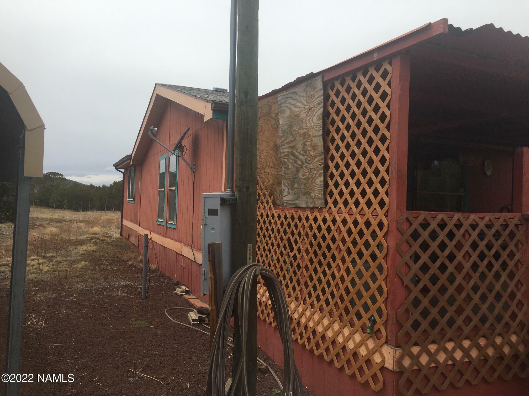 Property Photo: 1363 E Ventura Avenue AZ 86046