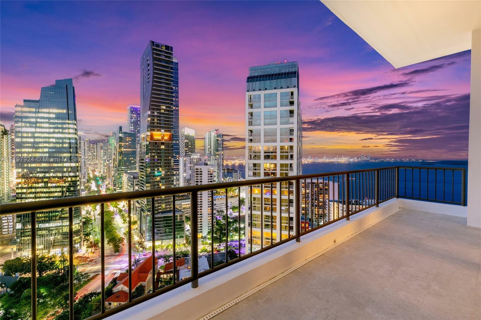 Property Photo: 1581 Brickell Ave T-204 FL 33129